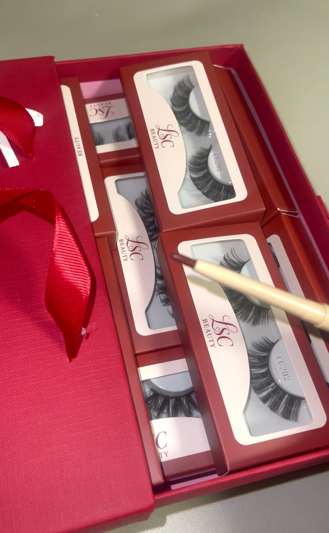 5 Pairs + L12 Lip Liner.